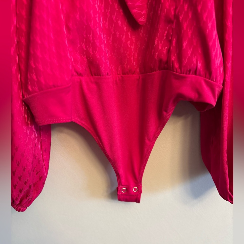Express Long Sleeve Houndstooth Bodysuit - Picture 7 of 10